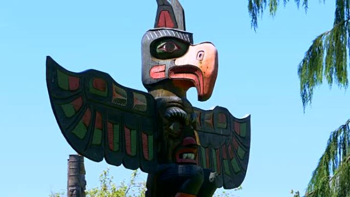图腾柱，雷鸟历史美洲土著柱雕刻艺术
