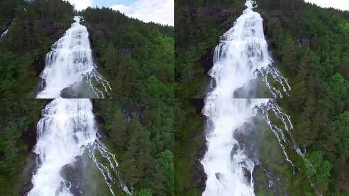 挪威森林中的巨大瀑布