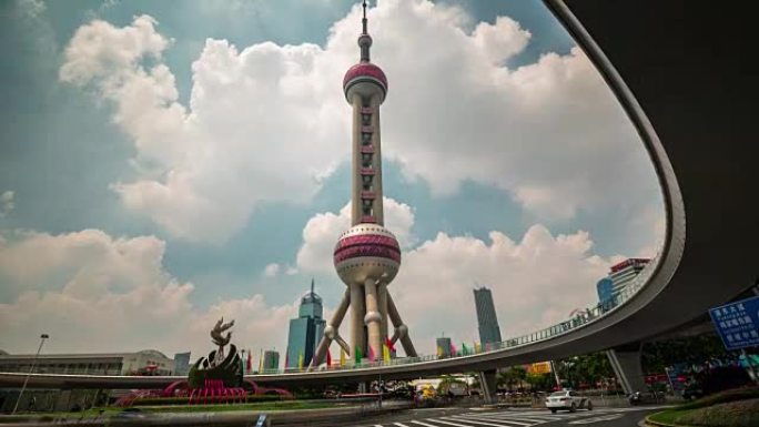 中国上海城市最著名的建筑东方明珠塔交通广场4k时间流逝
