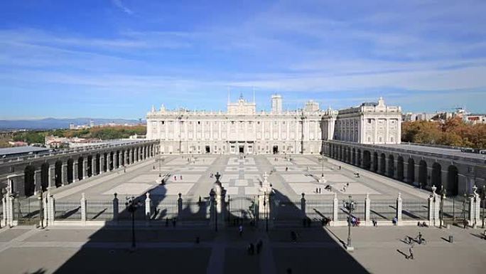 马德里西班牙-马德里王宫。地标建筑和西班牙主要旅游景点马德里皇家帕拉西奥。