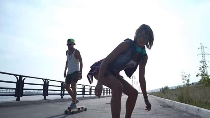 那家伙和那女孩穿着长滑板在散步
