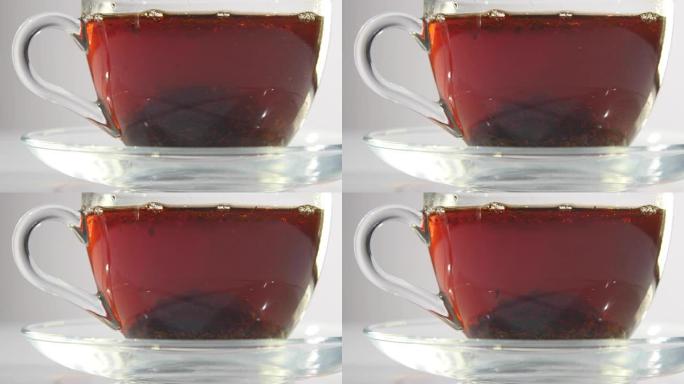 茶是在杯子里冲泡的