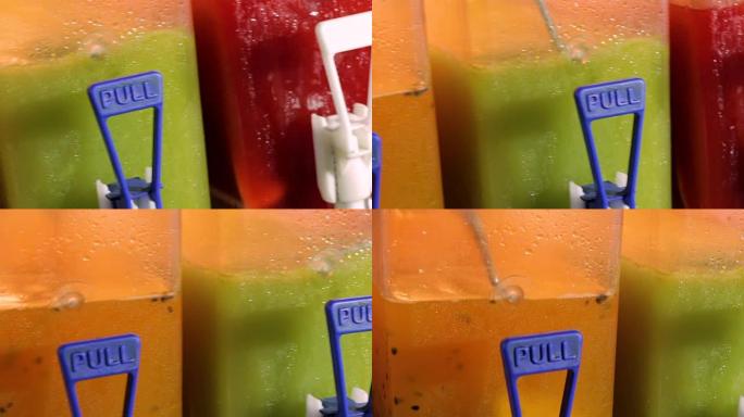 三台湿果汁机与冷水果口味刨冰饮料