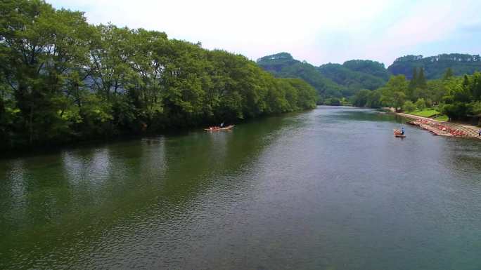 航拍武夷山九曲溪竹筏漂流绿水青山