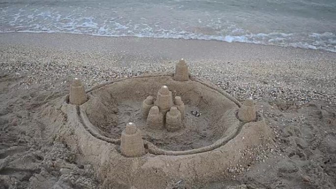 海边沙滩上的堡垒。