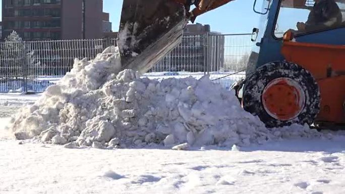 城市停车场专用设备自动除雪。