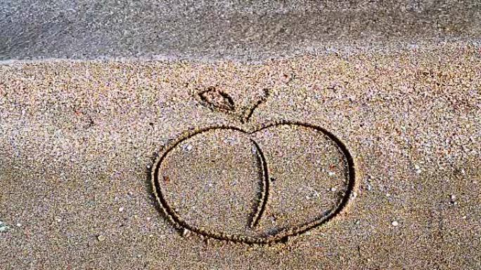 苹果在沙子上画画。