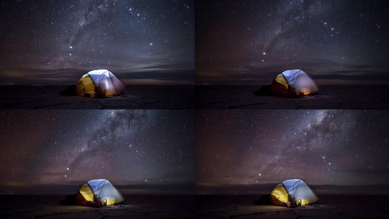 帐篷上方的银河系/延时 (玻利维亚乌尤尼盐沼)