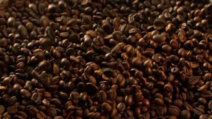 咖啡豆以1500fps的慢动作下雨
