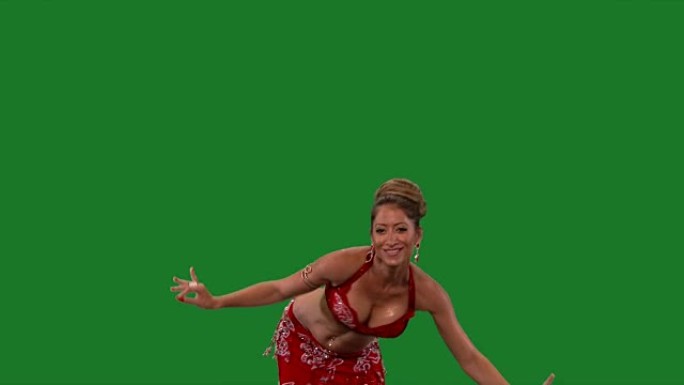 Bellydance。美丽的肚皮舞。绿色的屏幕。红色的裙子