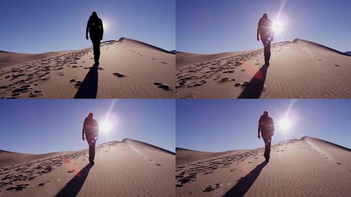 年轻女性在户外徒步穿越沙漠荒野沙滩