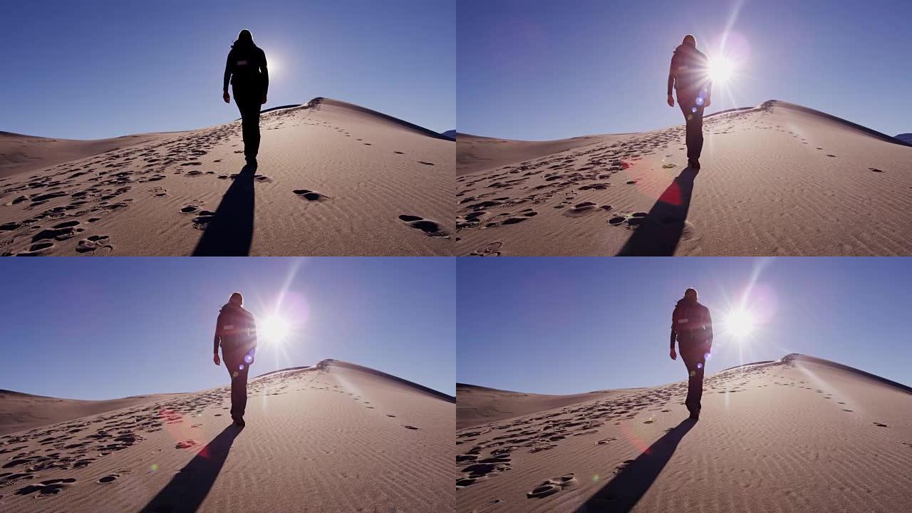 年轻女性在户外徒步穿越沙漠荒野沙滩