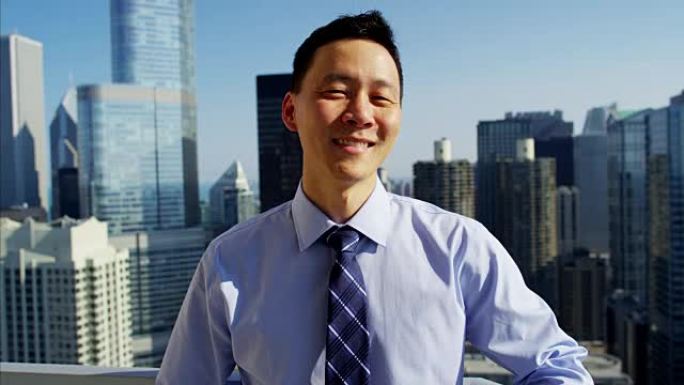 芝加哥屋顶上的亚洲商业顾问肖像