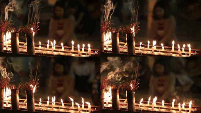 在大金塔燃烧的蜡烛。缅甸仰光
