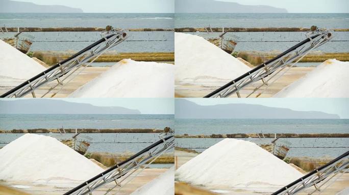 意大利西西里岛特拉帕尼海边的白盐堆