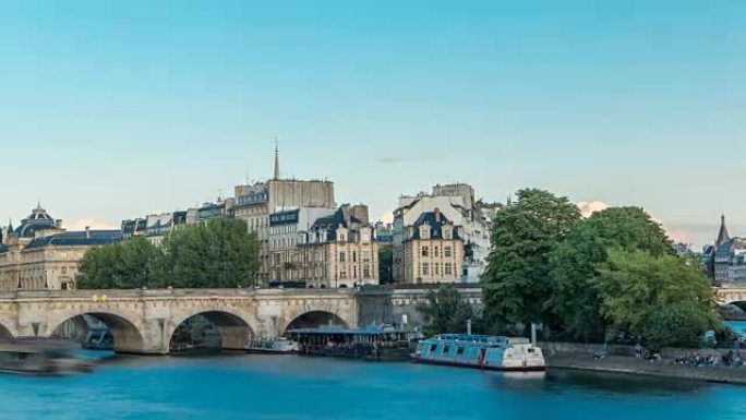 塞纳河，新桥桥和Cite岛与皇宫，礼宾室和中世纪建筑之间的日落时光倒流。法国巴黎