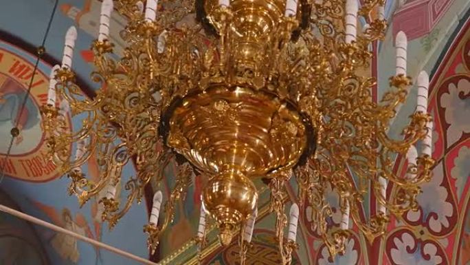 大教堂基督教教堂的大青铜吊灯