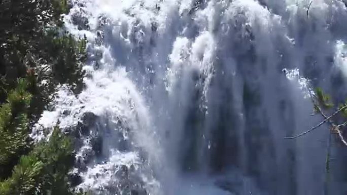 黄石公园的瀑布