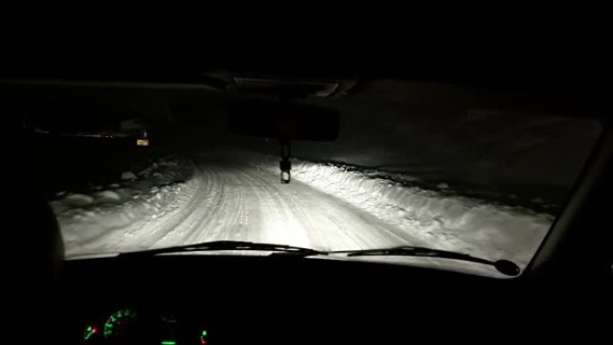 冬季冰雪中的夜间风险驾驶pov-country road，uhd股票视频