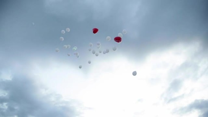 气球飞上天空