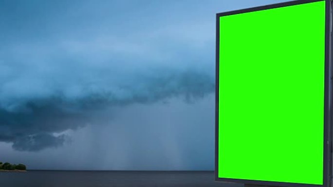 天空背景上的广告牌绿色屏幕
