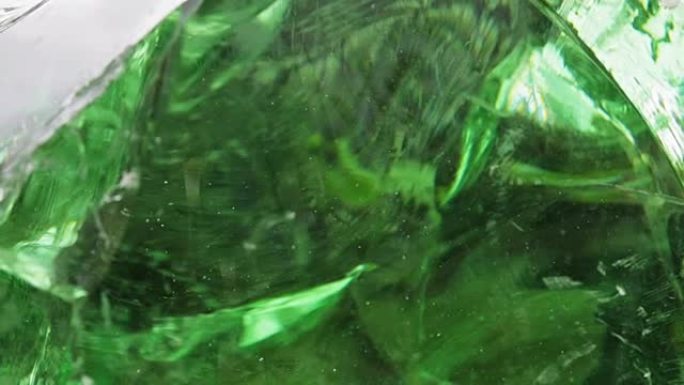 绿色宝石翡翠颜色的玻璃