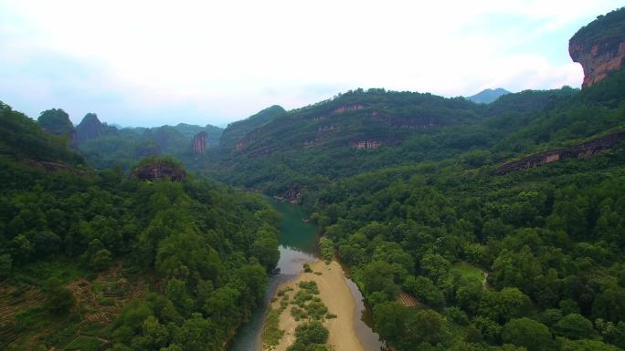 航拍武夷山大王峰、玉女峰与九曲溪