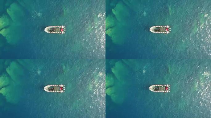 地中海潜水船的空中静态视图