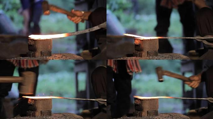 钢铁厂用古董工艺打钢刀。泰国。