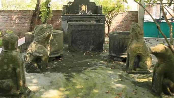 寺庙里的动物石头