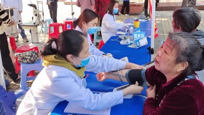 义务服务市民献血志愿者捐献护士采集打针