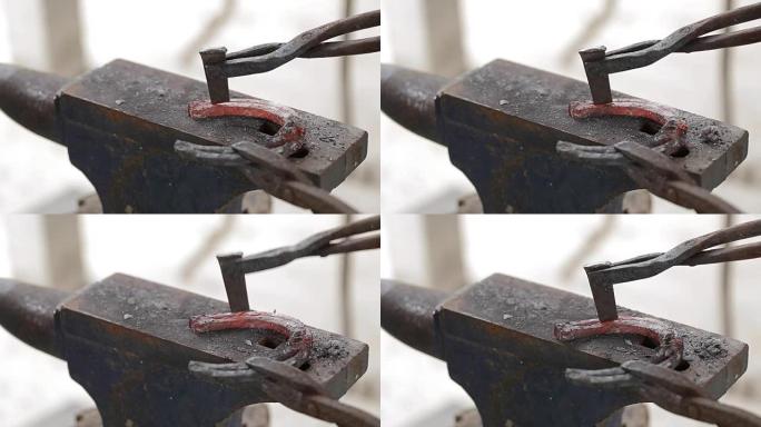 一个铁匠用铁砧上炽热的马蹄铁敲打锤子。