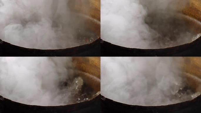 在大锅中沸腾的水: 加热，蒸汽-慢动作