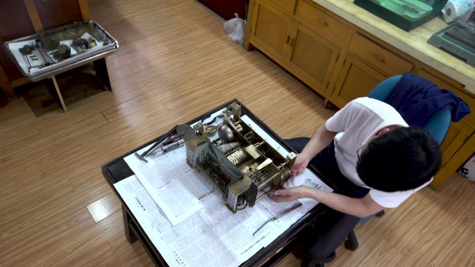 钟表修复 手艺人 传统文化