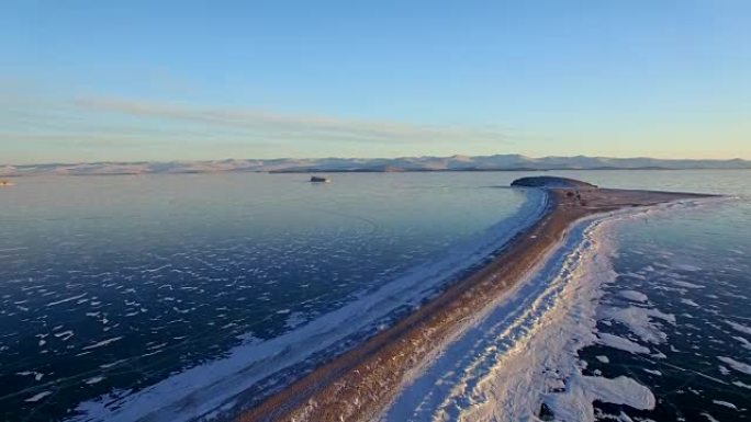 空中航测。冬。贝加尔湖。小海