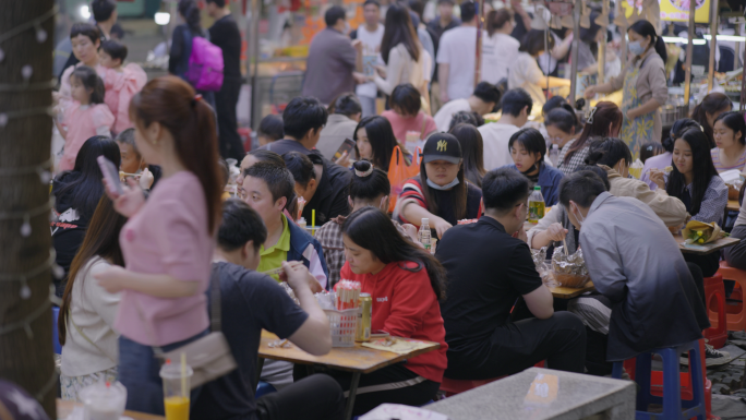 小吃街美食街人群人流