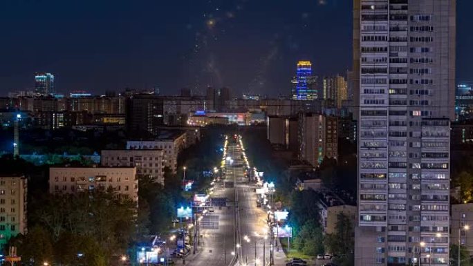 莫斯科市中心的夜间交通运动，空中城市景观