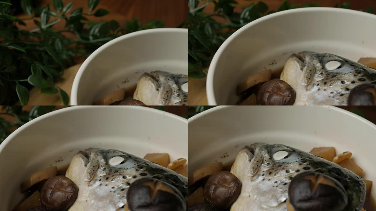 中式三文鱼头汤。