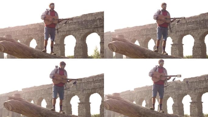 年轻的冒险家旅行者站在原木树干的顶部，在日出时在罗马parco degli acquedotti公园