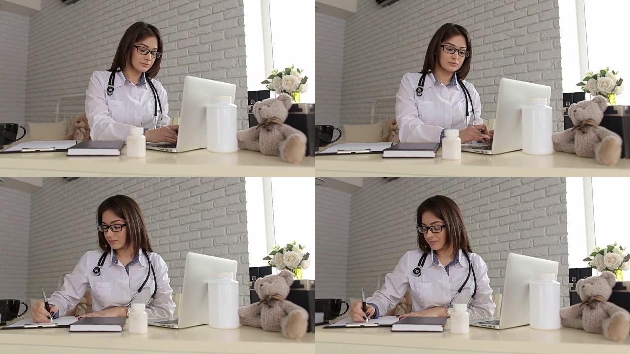 女医生用笔记本电脑在办公桌旁工作。