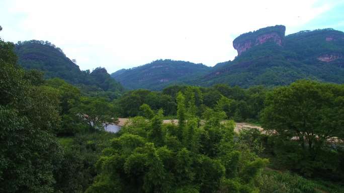 航拍武夷山大王峰、玉女峰与九曲溪