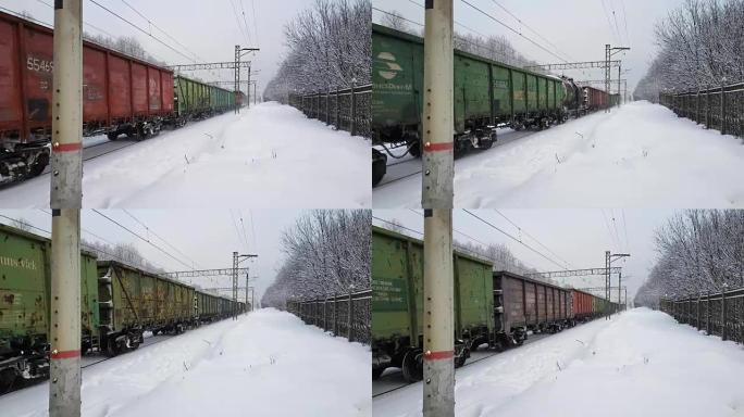 冬季乘坐货运火车