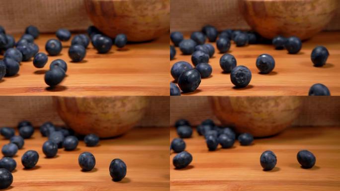 蓝莓在木桌上滚动