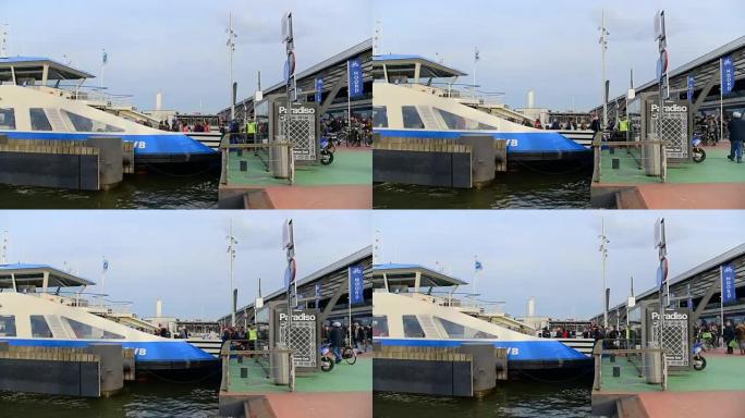 荷兰阿姆斯特丹中央车站的旅游和街道交通电车和船只