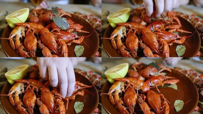 take hand cooked crawfish from the plate