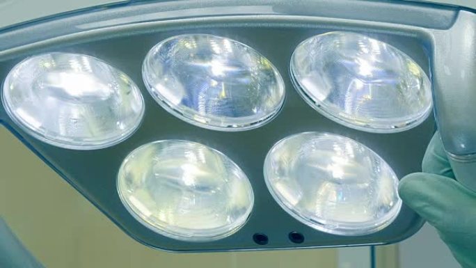 牙科诊所的灯泡专业医疗设备。