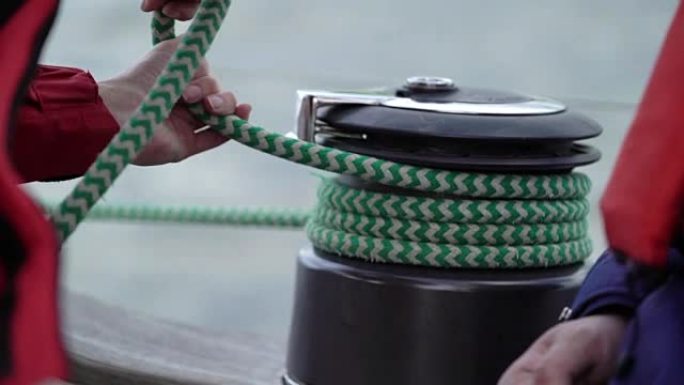 帆船上的绳索起锚机
