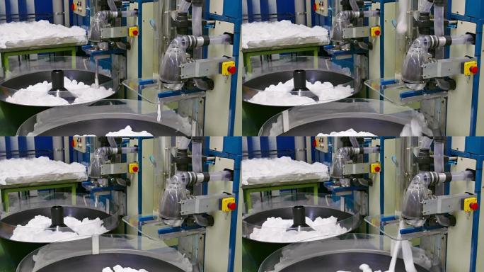 工业生产尼龙袜的细节