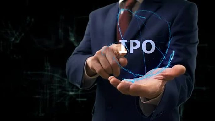 商人在手上展示概念全息图IPO
