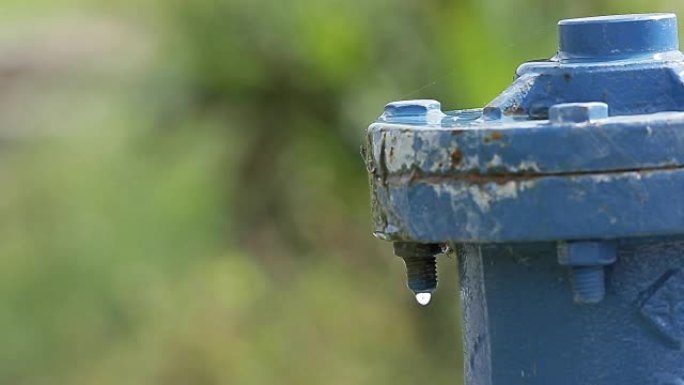 管道漏水。